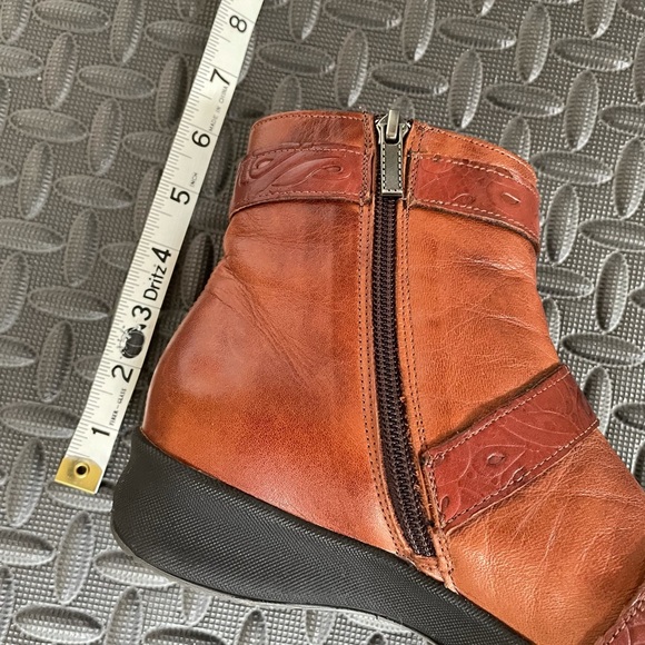 Leather Ankle boots with inside zippers and floral patterns - Picture 12 of 14